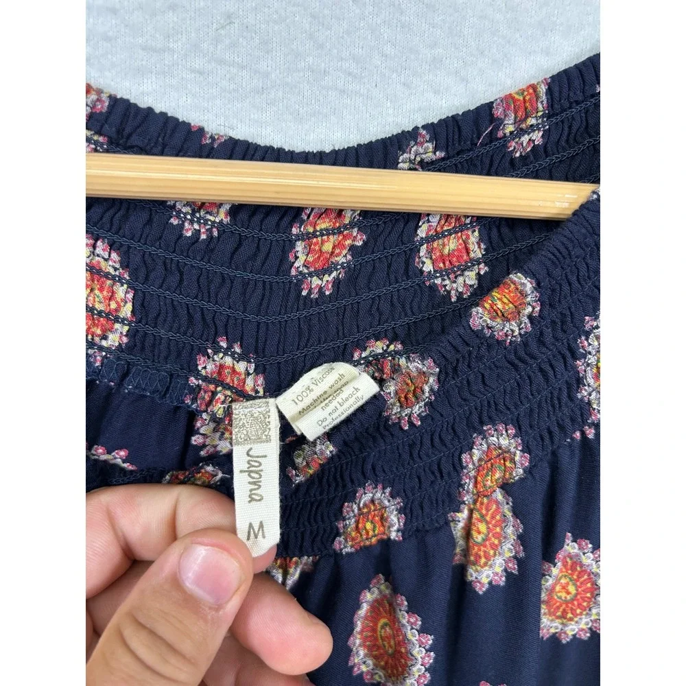 Japna blouse features